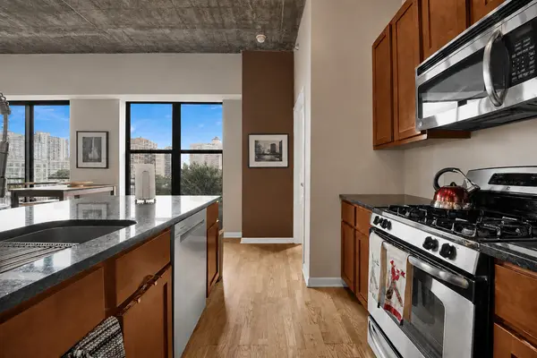 1122 W Catalpa AVE #606, Chicago, IL 60640