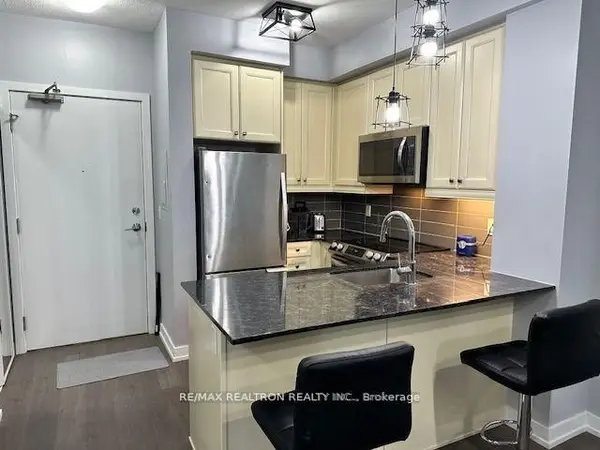 555 William Graham DR #228, Aurora, ON L4G 4H9