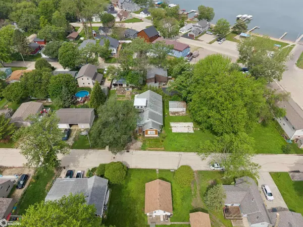 15378 Oakwood AVE, Clear Lake, IA 50428