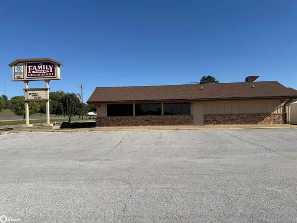 1525 Radiant RD, Carroll, IA 51401