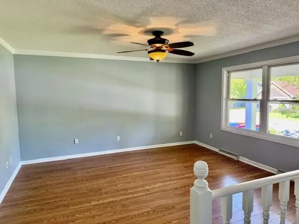 302 Green Acres DR, Valparaiso, IN 46383