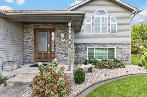 795 Surrey DR, Lowell, IN 46356