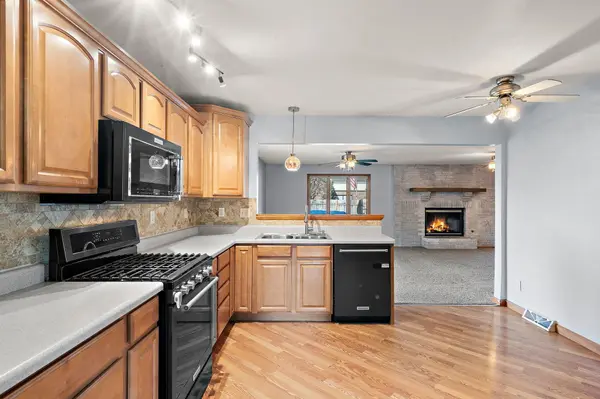 9542 Roosevelt PL, Crown Point, IN 46307
