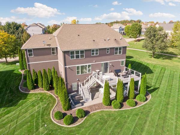2555 Heron LN, Victoria, MN 55386