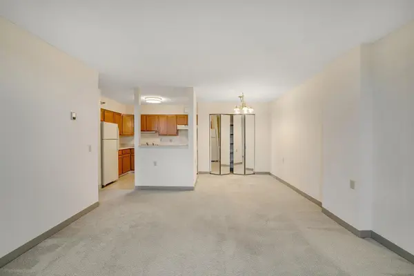 7600 Golden Valley RD #805, Golden Valley, MN 55427