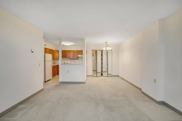 7600 Golden Valley RD #805, Golden Valley, MN 55427