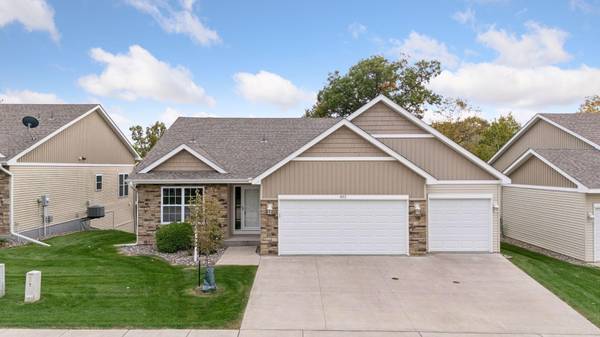 832 Aurora CIR, Red Wing, MN 55066