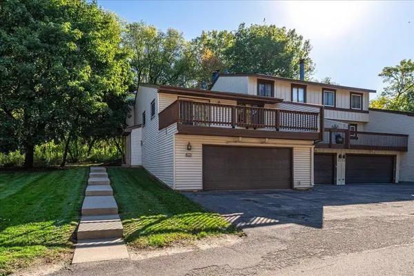 299 River Woods LN, Burnsville, MN 55337