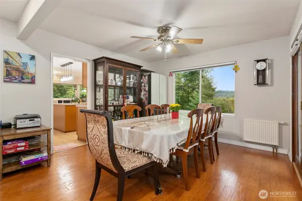 25806 SE 192nd ST, Maple Valley, WA 98038