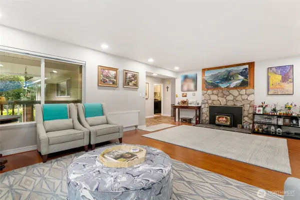 25806 SE 192nd ST, Maple Valley, WA 98038