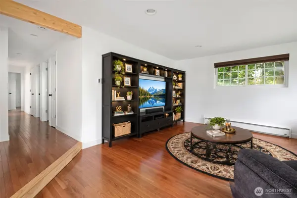 687 SW 3rd AVE, Oak Harbor, WA 98277