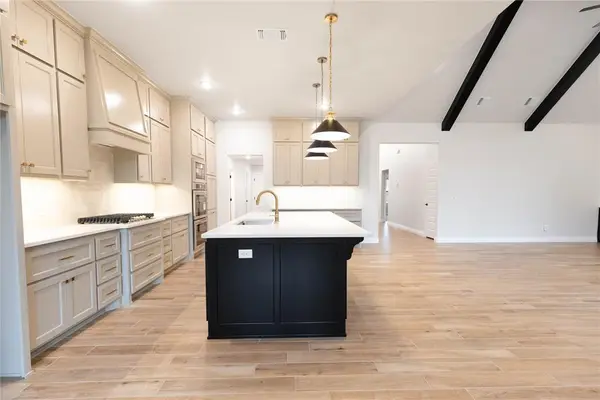 8405 NW 153rd ST, Edmond, OK 73013