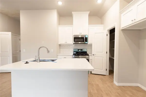 10344 SW 56th ST, Mustang, OK 73064