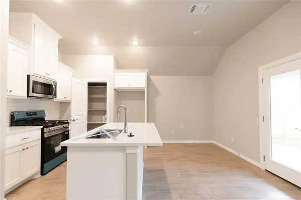 10344 SW 56th ST, Mustang, OK 73064