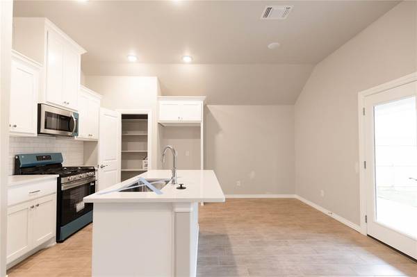 10344 SW 56th ST, Mustang, OK 73064