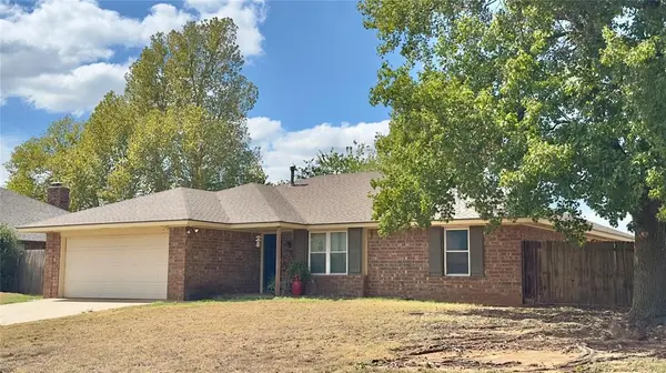 1821 Edinburg DR, Yukon, OK 73099