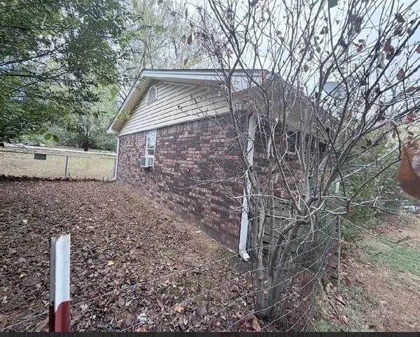 301 Countryside LN, Roland, OK 74954