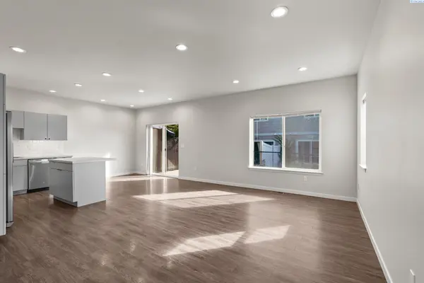 215 N 76th Avenue #1-20, Yakima, WA 98908