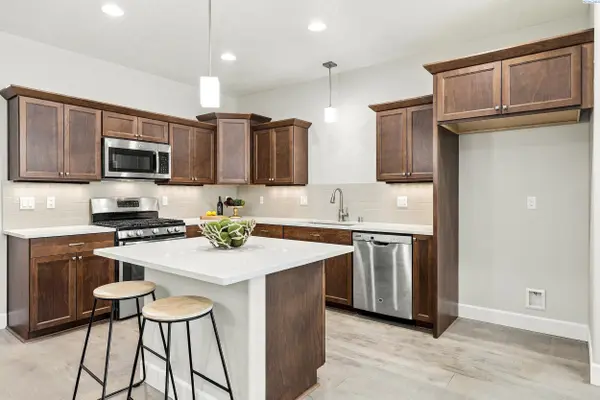 1081 S Delaware St, Kennewick, WA 99338