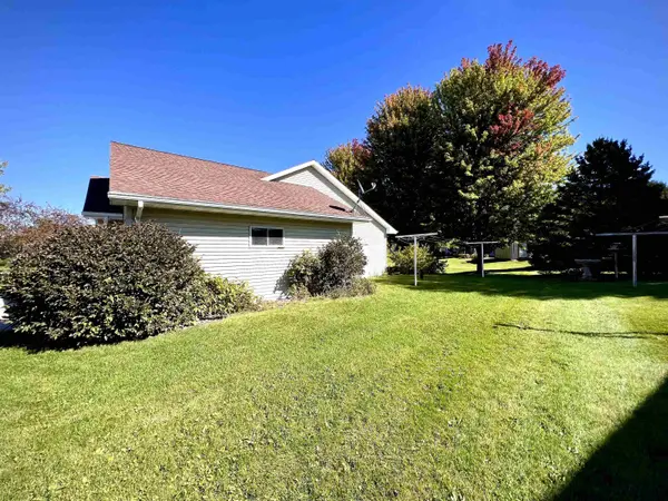 2039 MEADOW LINKS DR, New Franken, WI 54229-9788