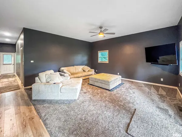 409 N UNION ST, Griggsville, IL 62340