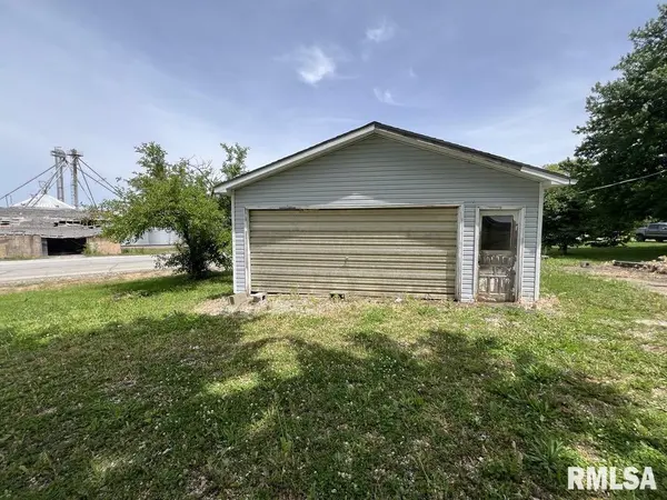 102 & 104 W 1ST ST, Table Grove, IL 61482
