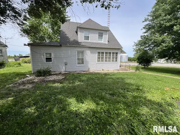 102 & 104 W 1ST ST, Table Grove, IL 61482