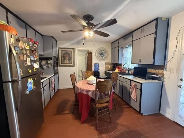 2143 Quincy, Salina, KS 67401