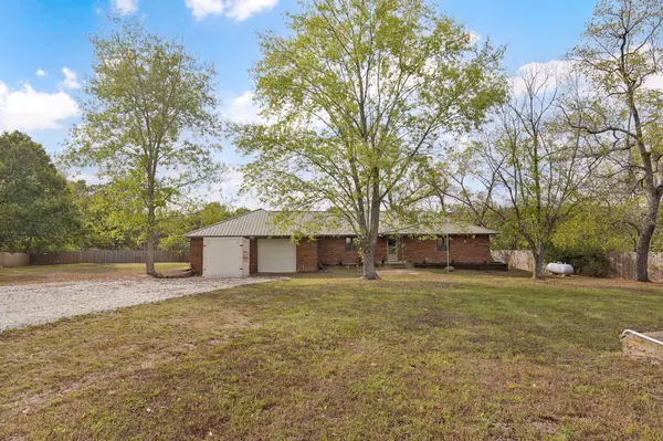 371 Red Top RD, Buffalo, MO 65622