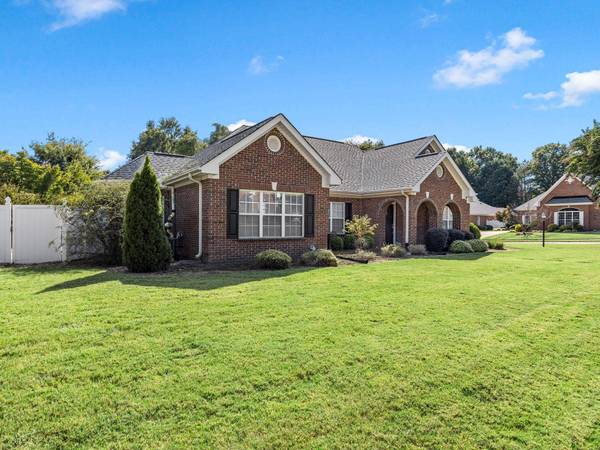 101 Banbury CIR, Simpsonville, SC 29681