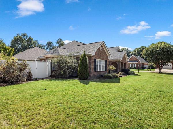 101 Banbury CIR, Simpsonville, SC 29681