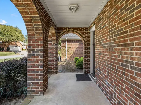 101 Banbury CIR, Simpsonville, SC 29681