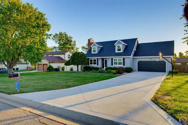 3718 SW Nottingham RD, Topeka, KS 66610