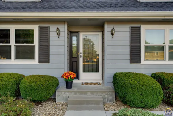 3718 SW Nottingham RD, Topeka, KS 66610