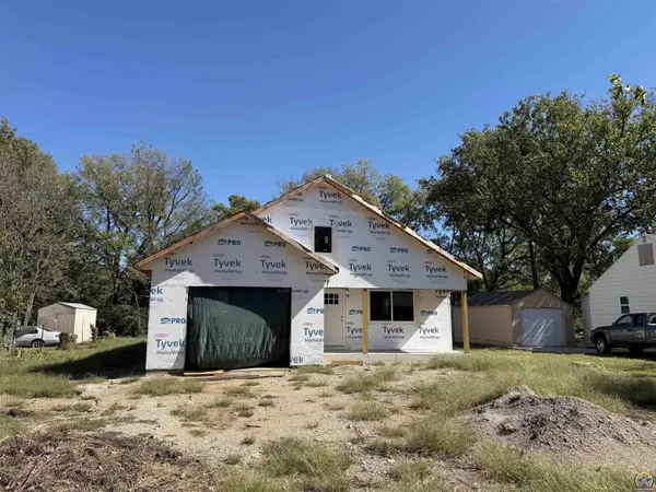 814 SE Highland AVE, Topeka, KS 66607