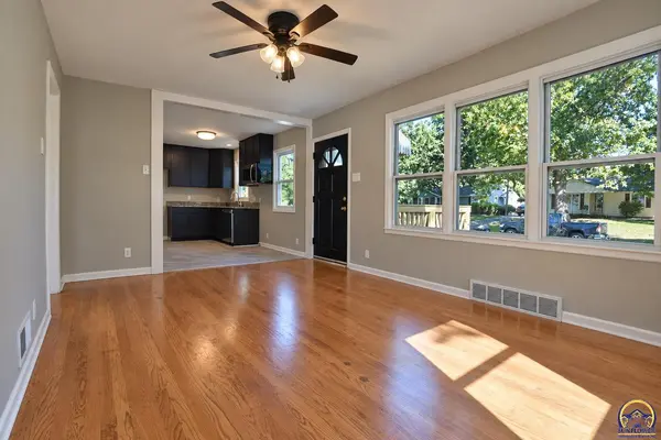 1737 SW Moundview DR, Topeka, KS 66604