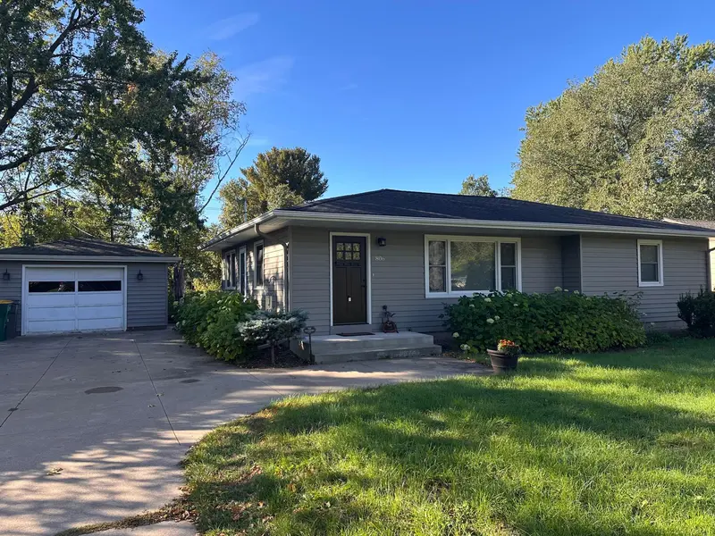 806 Summer ST, Hudson, WI 54016