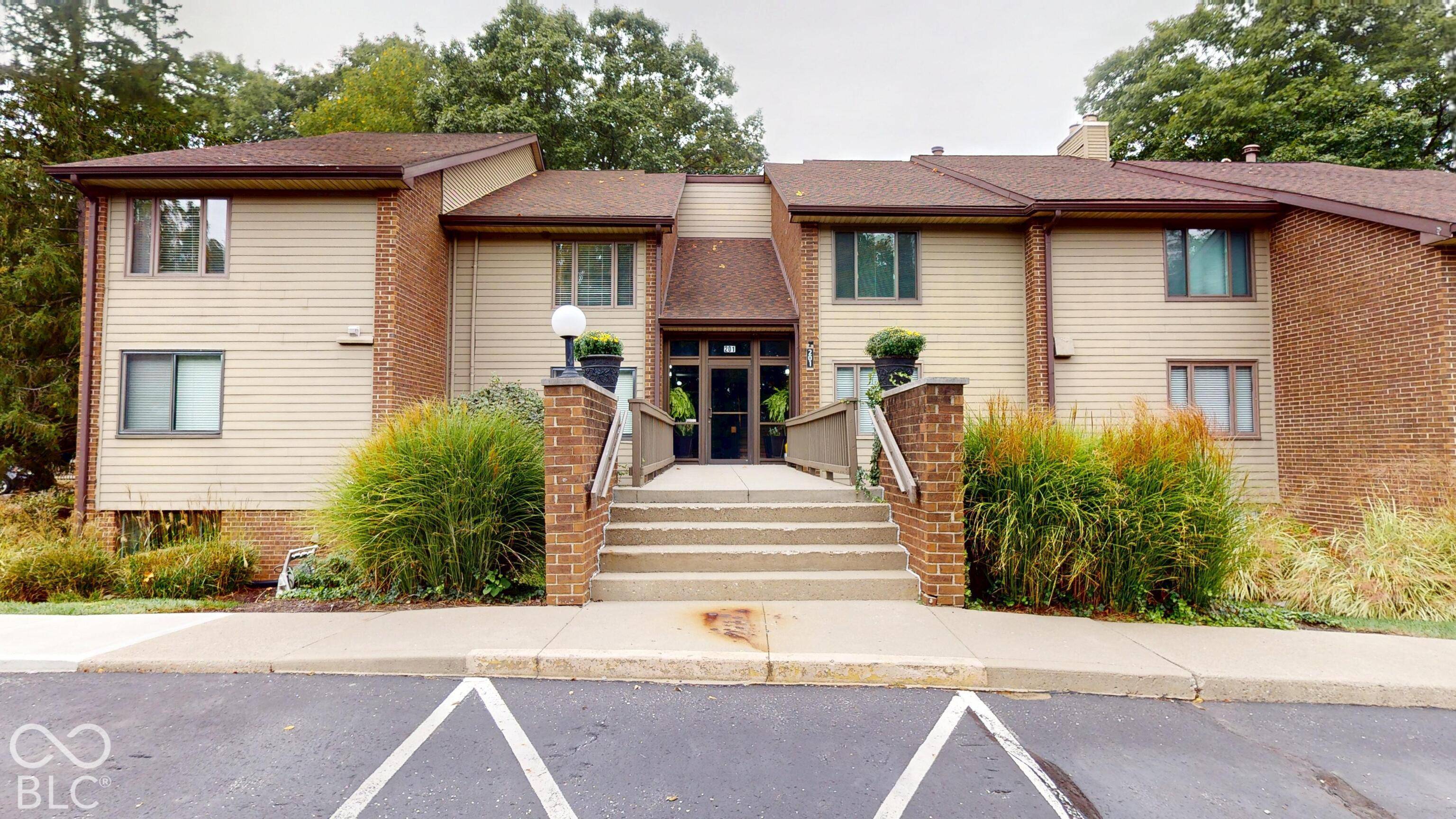 201 Bluffs CIR #E, Noblesville, IN 46062