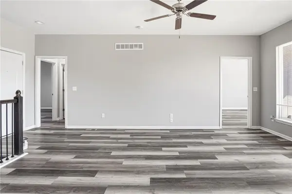 21806 Massa CIR, Peculiar, MO 64078