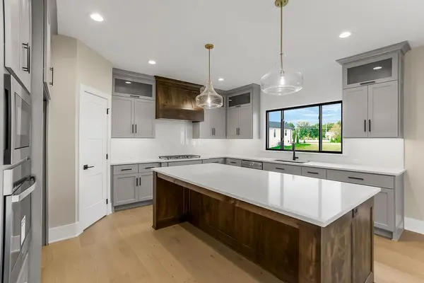 11720 W 181st ST, Overland Park, KS 66013