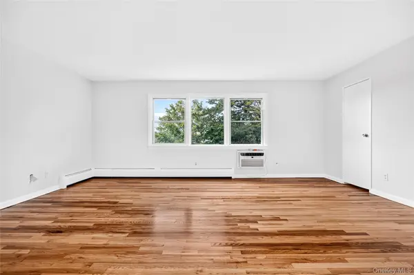 8 Bon Aire CIR #104, Suffern, NY 10901