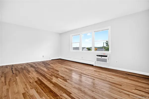 8 Bon Aire CIR #104, Suffern, NY 10901