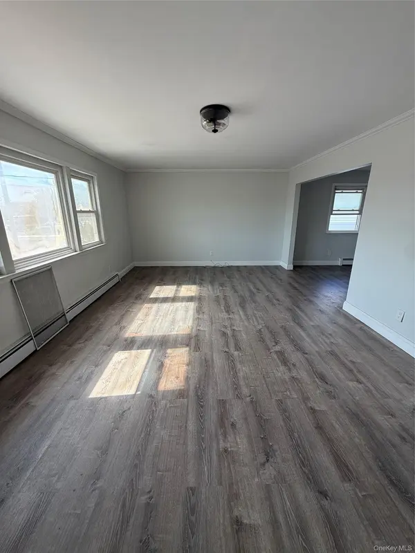 885 E Park AVE #Upper, Long Beach, NY 11561