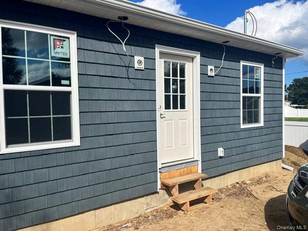 55 Corsica ST, Copiague, NY 11726
