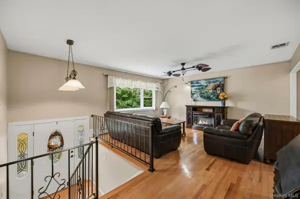 64 Forest Glen RD, Valley Cottage, NY 10989