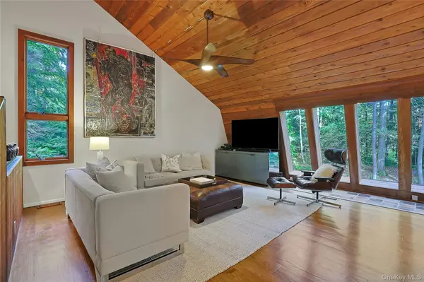 7 Cabin Ridge RD, Chappaqua, NY 10514