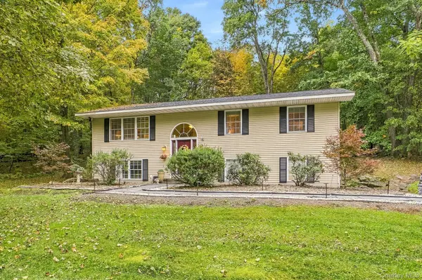 48 MacFarlane RD, Wappingers Falls, NY 12590