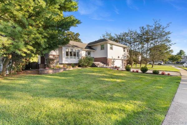 84 Melanie LN, Syosset, NY 11791