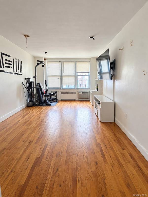 86-16 60th AVE #4Q, Elmhurst, NY 11373