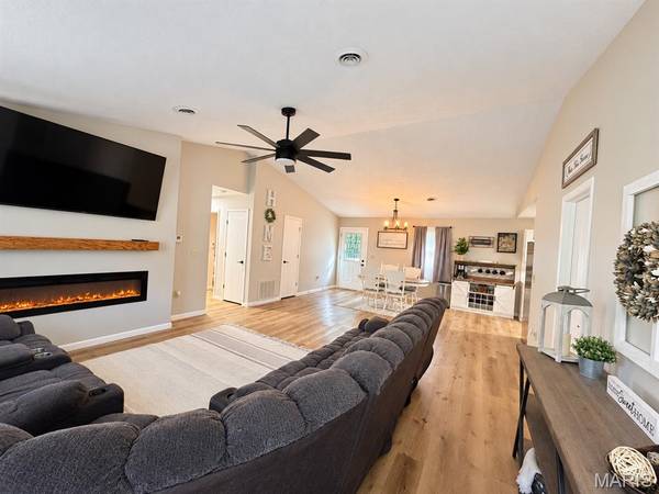 16420 Twilight DR, St Robert, MO 65584